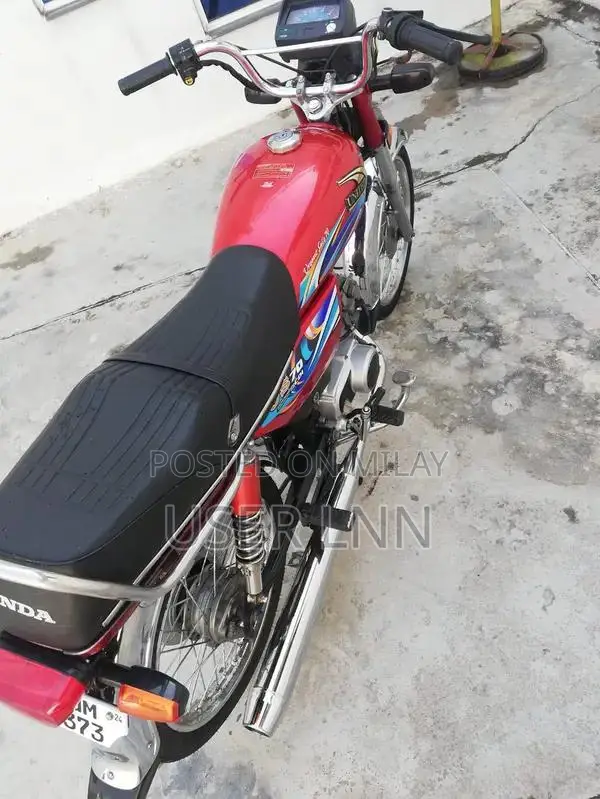 Vintage United Watch - Classic Analog Timepiece for Men