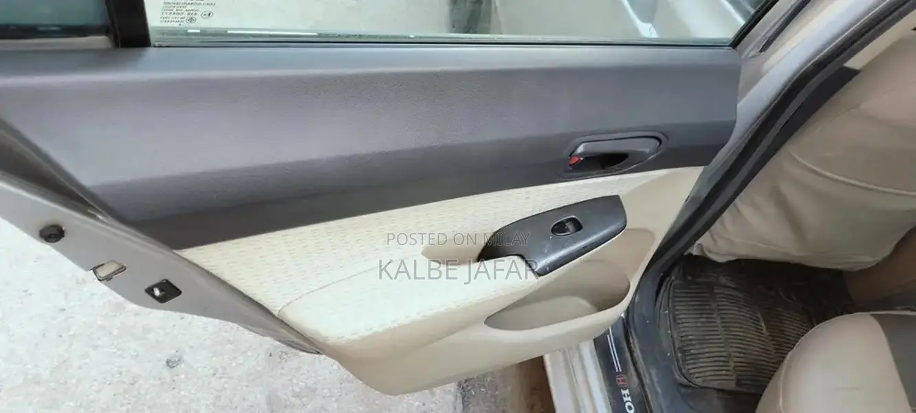 2006 Honda Civic Sedan - Manual Transmission Compact Car