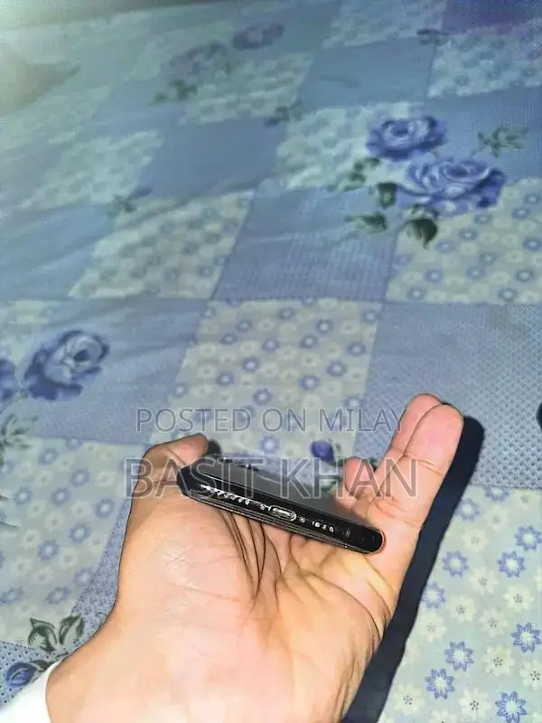 Apple iPhone 11 Pro 64GB - Excellent Condition, Original Battery, Mino