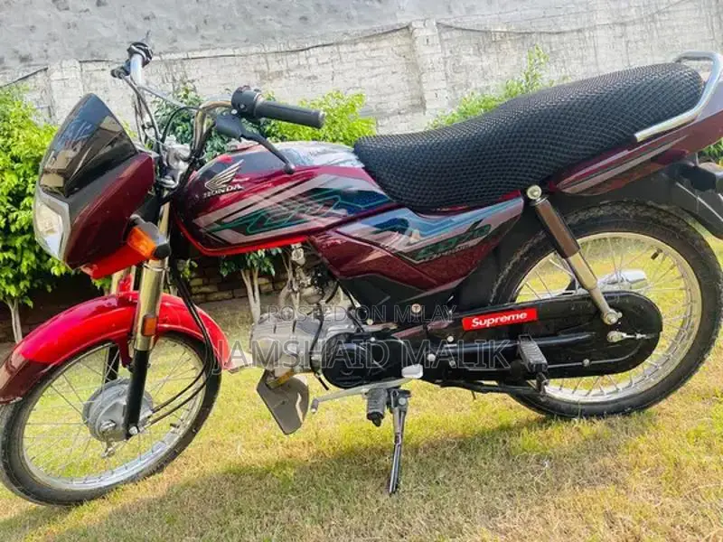 Honda CD 70 Motorcycle - Classic Commuter Bike