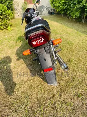 Honda CD 70 Motorcycle - Classic Commuter Bike