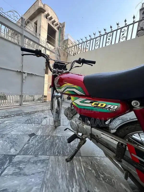 Honda CD 70 Motorcycle - Well-Maintained Classic Bike
