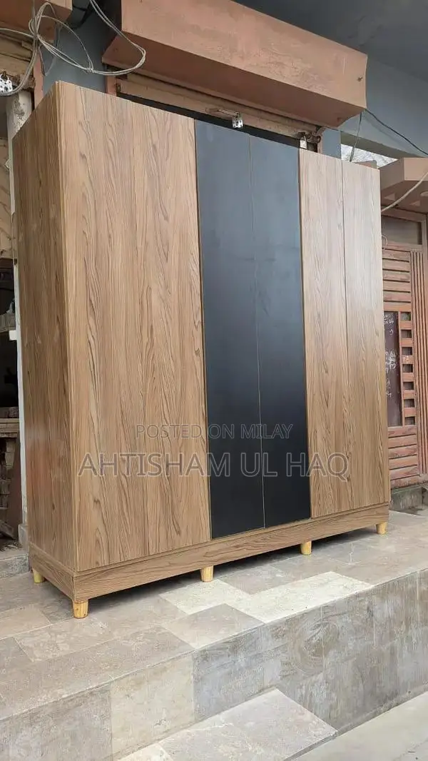 American Kitchen Solid Wood Furniture with Laminated Doors and High Gl