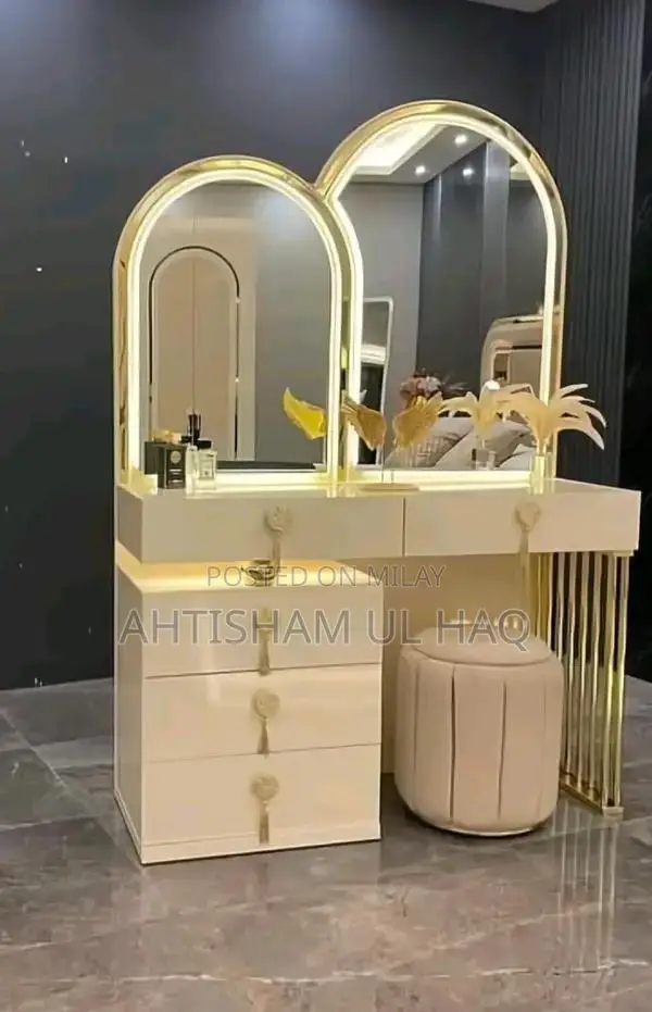 American Kitchen Solid Wood Furniture with Laminated Doors and High Gl