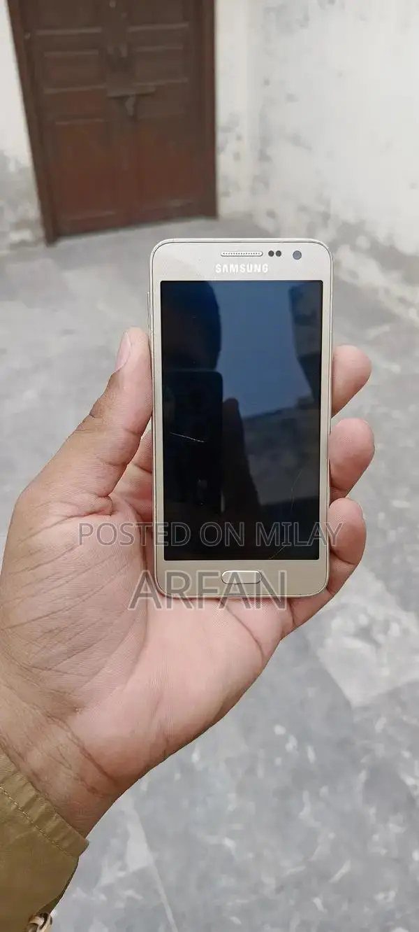 Samsung Galaxy A3 Smartphone - Excellent Condition, Unlocked, Fully Fu