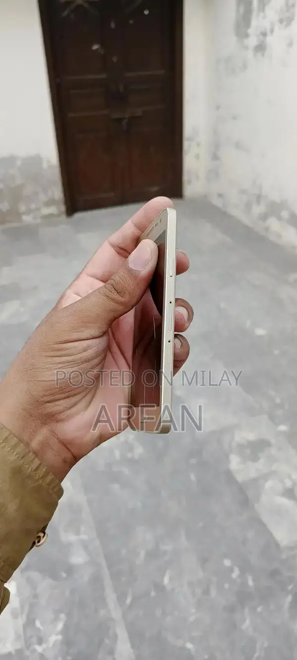 Samsung Galaxy A3 Smartphone - Excellent Condition, Unlocked, Fully Fu