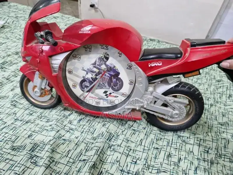 Decorative Home Wall Clock - Stylish Analog Time Display