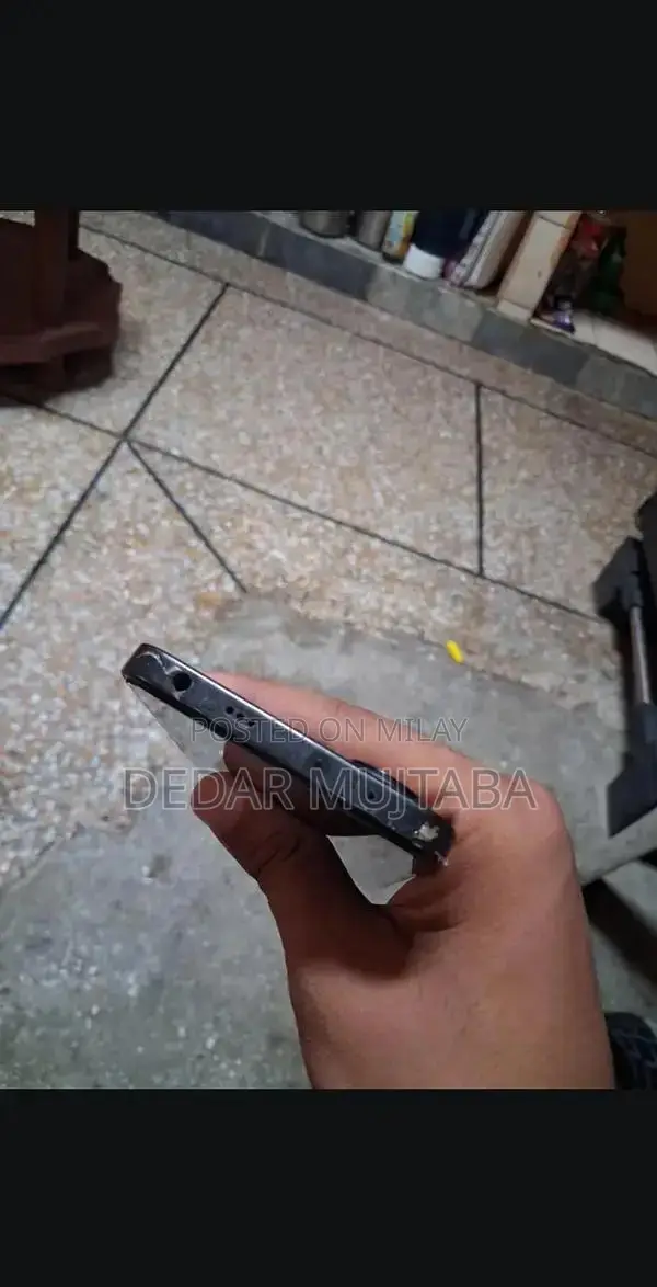 High Performance Smartphone with Ample Storage and Memory