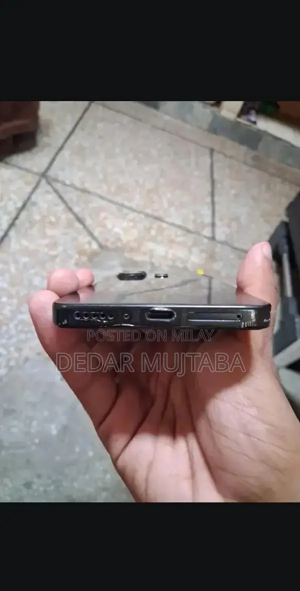 High Performance Smartphone with Ample Storage and Memory