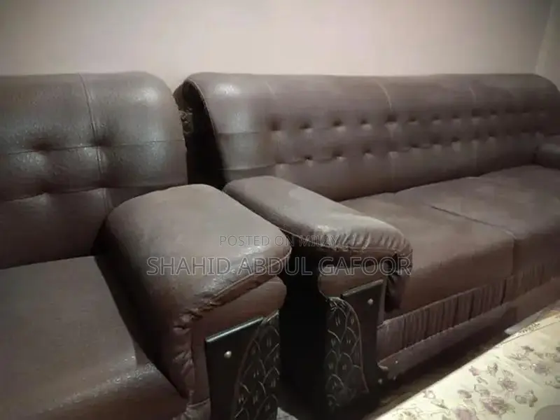 Modern Brown Leather Sofa Set in Pristine Condition
