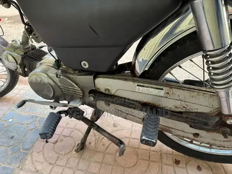 Hero RF 70 Motorcycle - 2009 Model Classic Bike