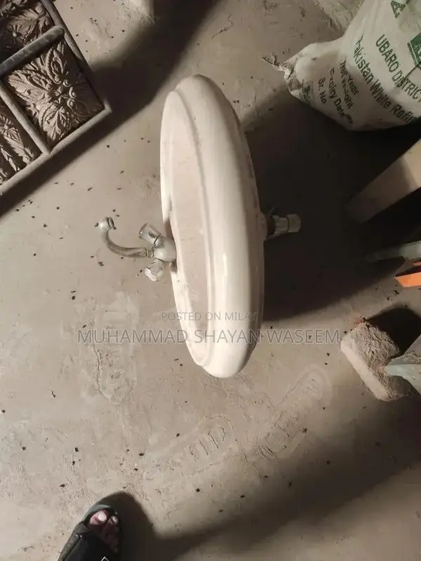 White Basin in Like-New Condition