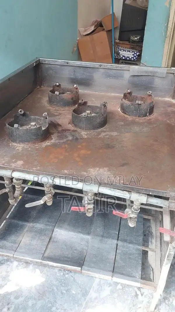 4-Burner Steal Cooking Station with 2 Storage Shelves