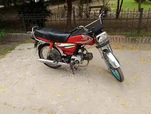 Honda 70 Motorcycle - 2014 Model Single Cylinder Bike