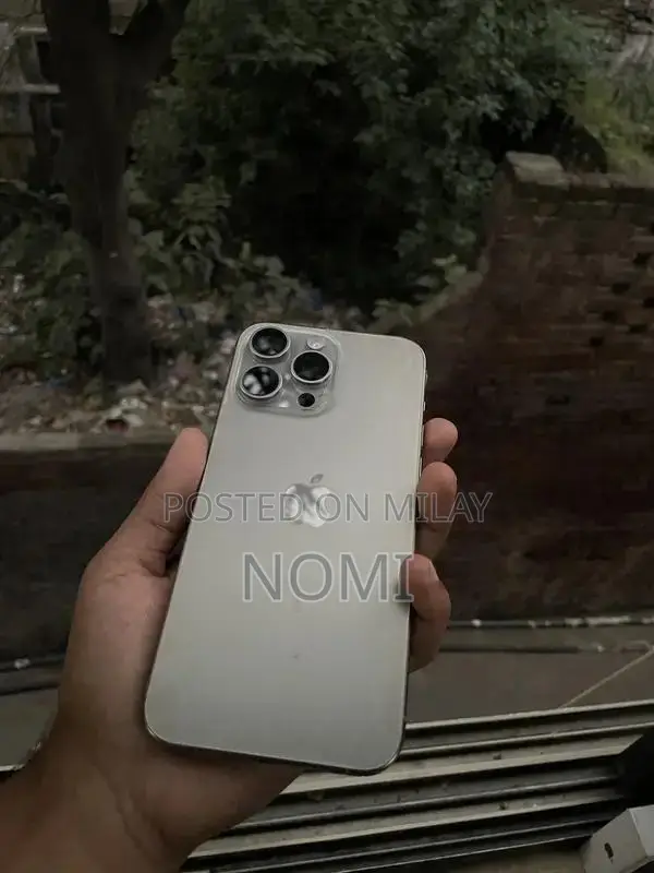 Apple Smartphone 256GB Pro Model with Original Accessories