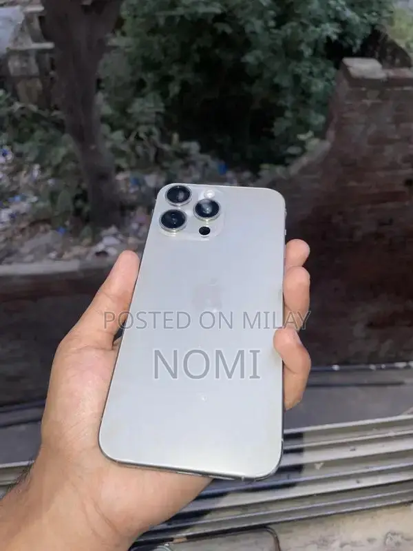 Apple Smartphone 256GB Pro Model with Original Accessories