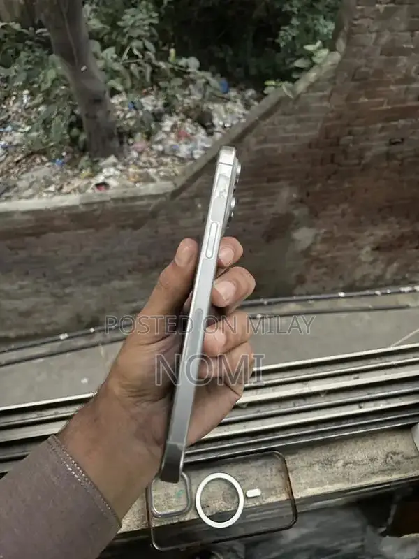 Apple Smartphone 256GB Pro Model with Original Accessories