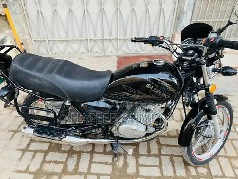 Suzuki GS 150 Motorcycle - 2022 Model Single Cylinder Bike