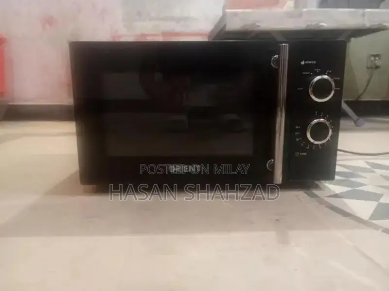 Orient Black Microwave Oven 20m Compact Kitchen Appliance