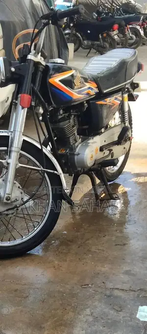 Honda CG 125 Motorcycle - Classic Single-Cylinder Bike