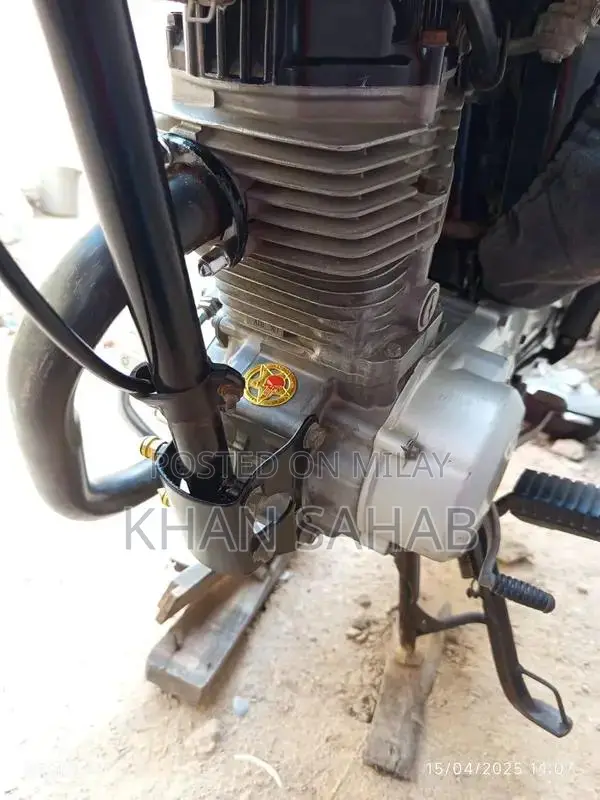 Honda CG 125 Motorcycle - Classic Single-Cylinder Bike