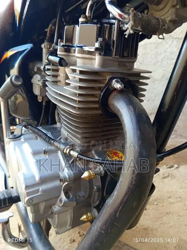 Honda CG 125 Motorcycle - Classic Single-Cylinder Bike