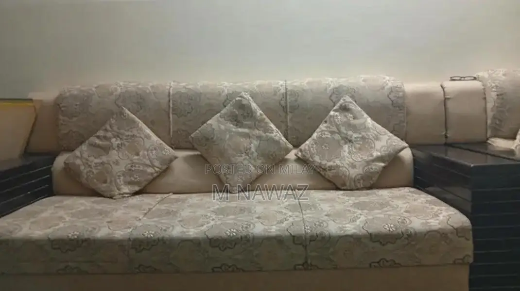 Spacious 7-Seater Sofa - Comfortable Living Room Furniture