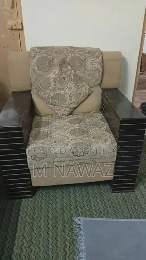 Spacious 7-Seater Sofa - Comfortable Living Room Furniture