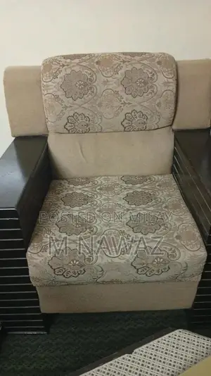 Spacious 7-Seater Sofa - Comfortable Living Room Furniture