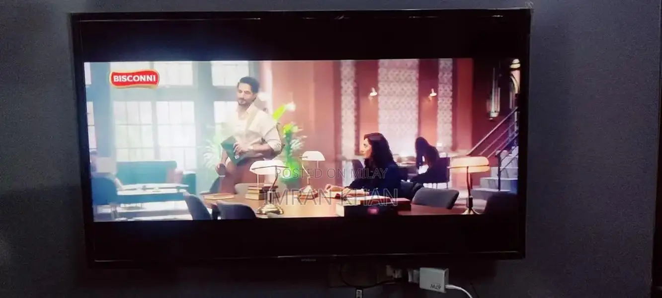 Samsung 40-Inch LED Smart TV UA40J5200AR