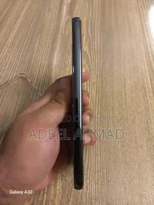 Premium Smartphone with Excellent One-Hand Usability