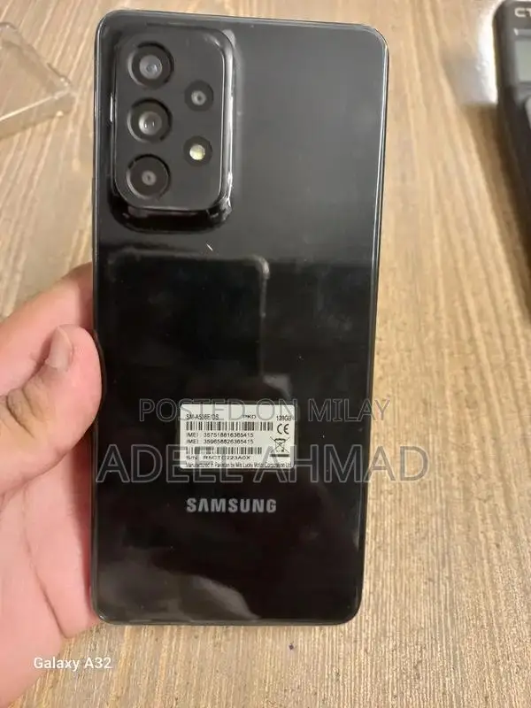 Premium Smartphone with Excellent One-Hand Usability