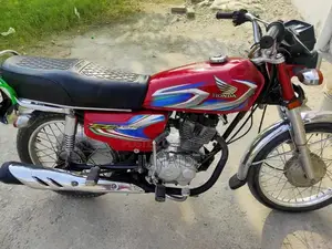 Photo - Honda 125cc Motorcycle - 2022 Model Compact Urban Commuter