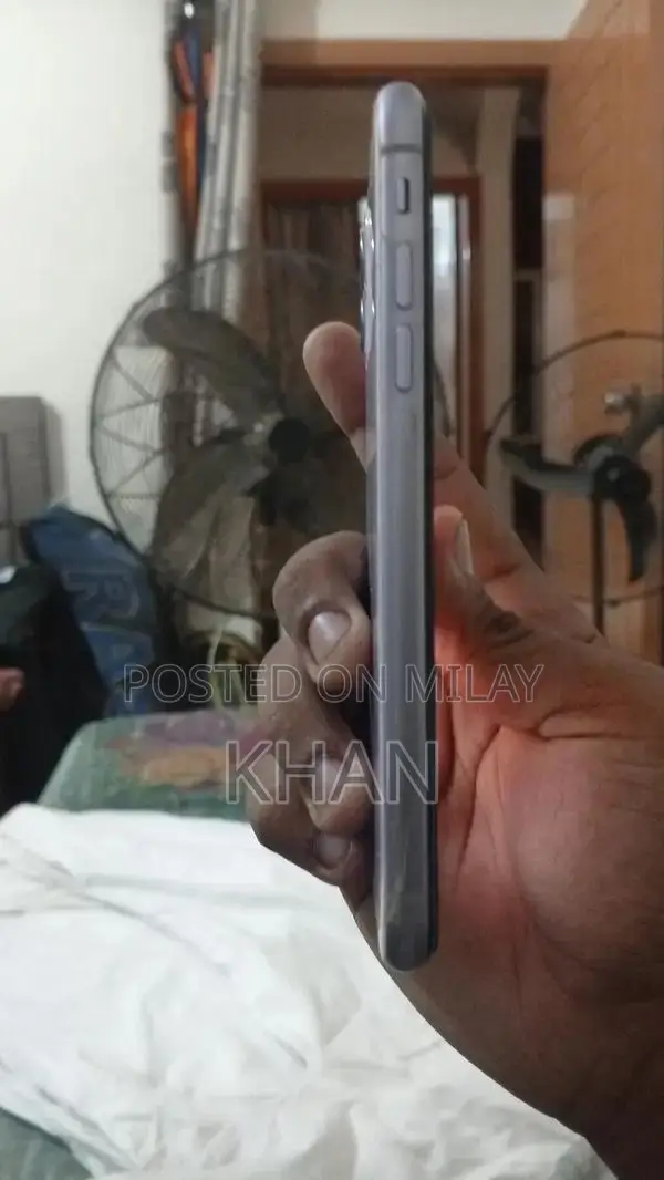 iPhone 11 64GB Smartphone - Very Good Condition