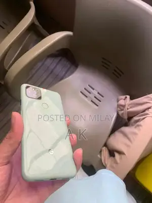 Google Pixel 5 Flagship Smartphone with High-Performance Camera