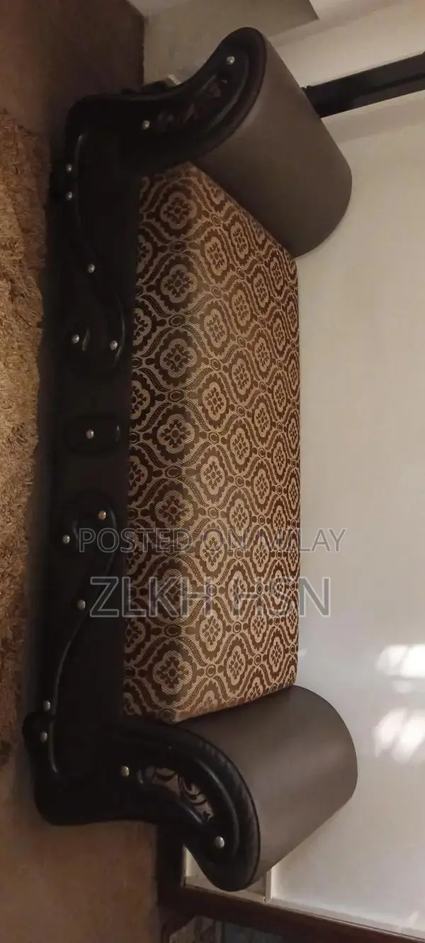 Comfortable 3 Seater Sofa - Stylish Living Room Furniture