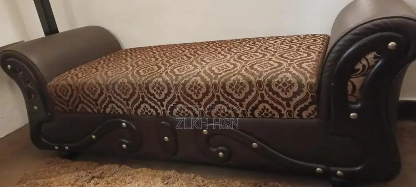 Comfortable 3 Seater Sofa - Stylish Living Room Furniture