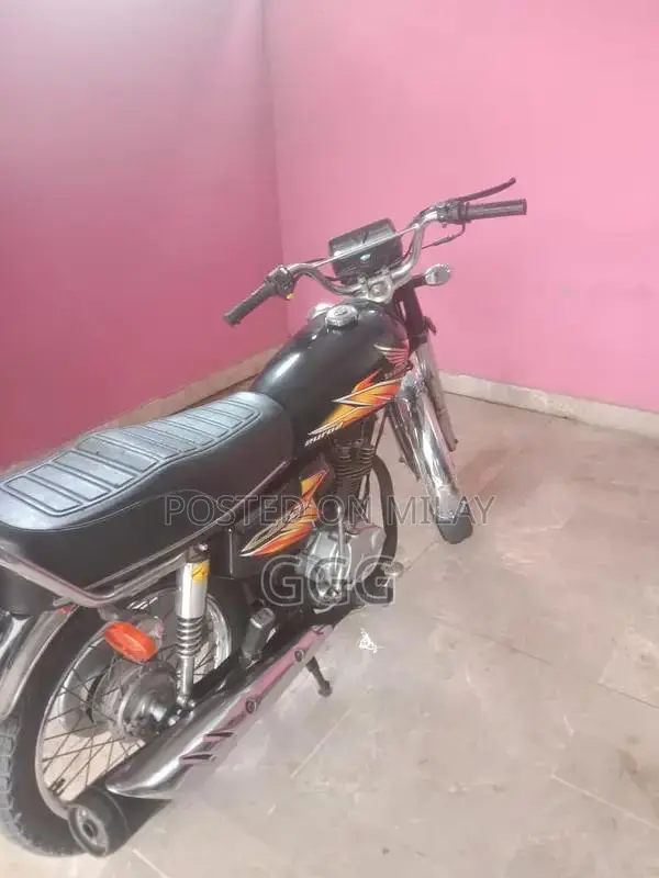 Honda 125cc Motorcycle, 2020-2021 Model, Excellent Condition