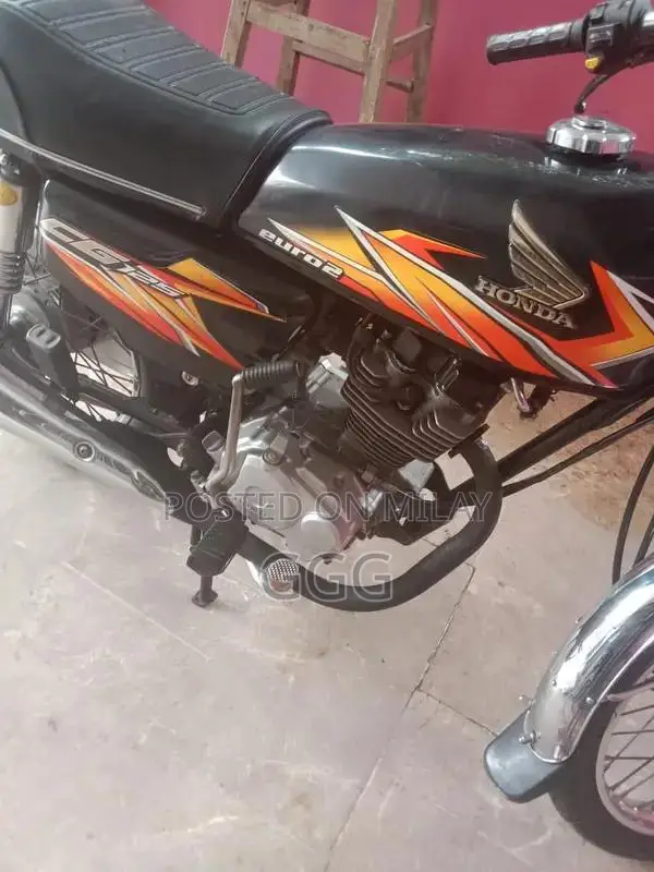 Honda 125cc Motorcycle, 2020-2021 Model, Excellent Condition