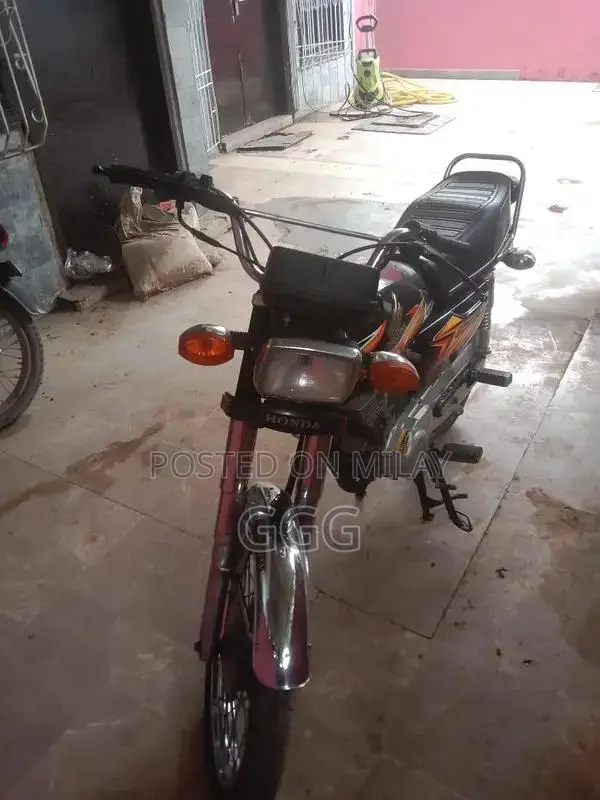 Honda 125cc Motorcycle, 2020-2021 Model, Excellent Condition