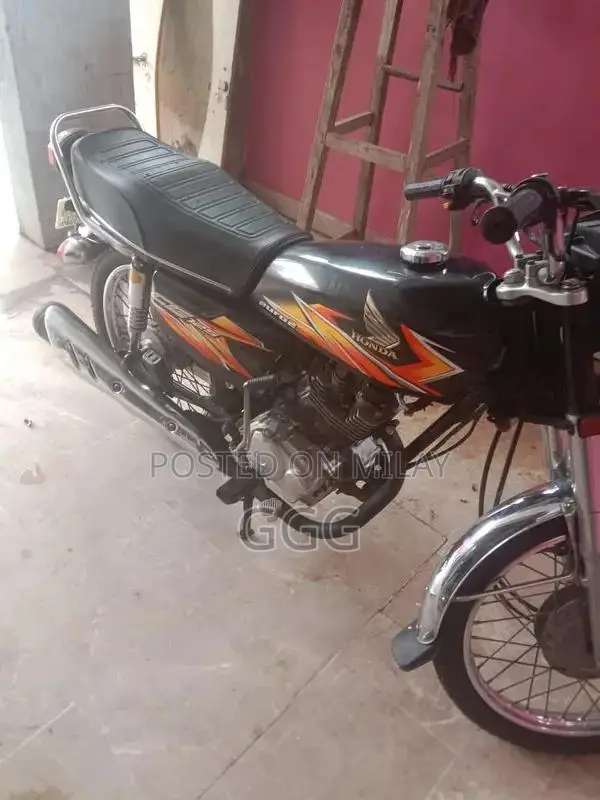 Honda 125cc Motorcycle, 2020-2021 Model, Excellent Condition