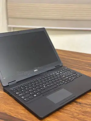 Photo - Dell Latitude 5590 Business Laptop - Intel Core i5, 8GB RAM, 256GB SSD