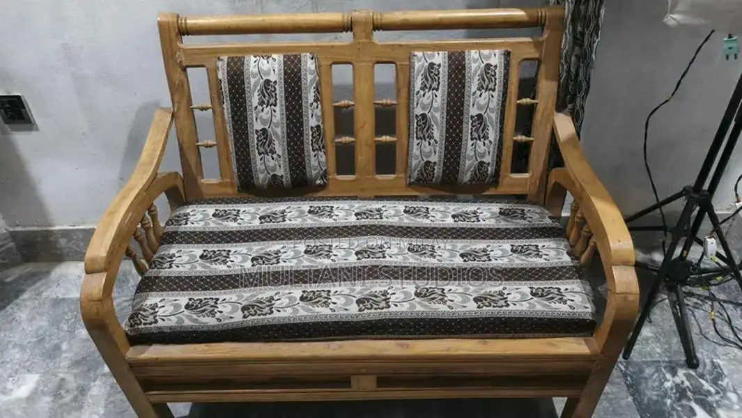 Classic Sofa Set in Excellent Condition - Comfortable Home Furniture