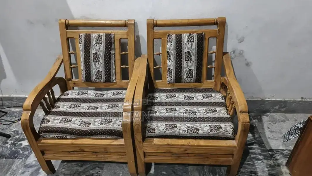 Classic Sofa Set in Excellent Condition - Comfortable Home Furniture