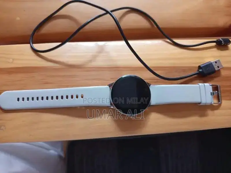 Luna Smart Wrist Watch with HD Display and Health Tracking