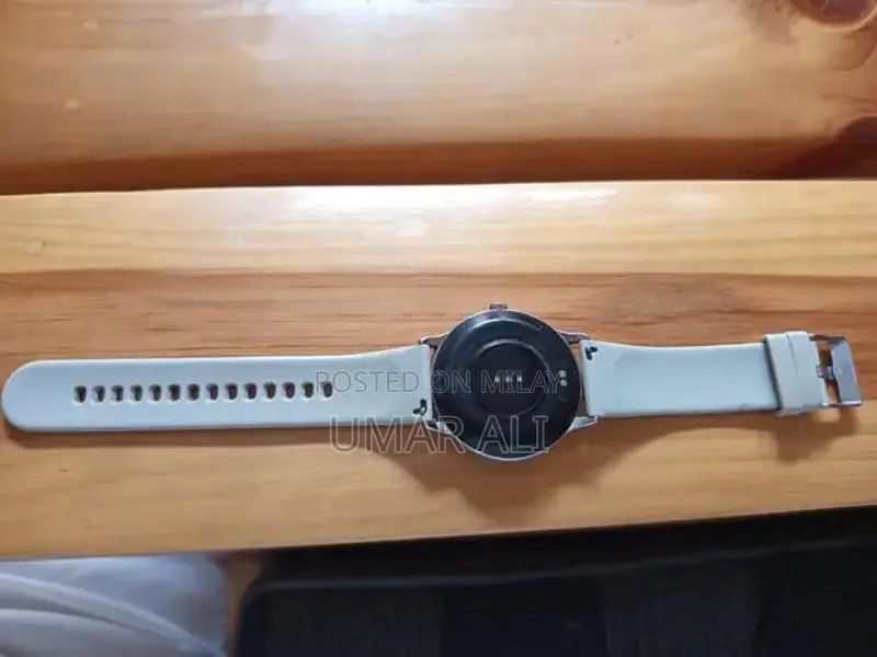 Luna Smart Wrist Watch with HD Display and Health Tracking