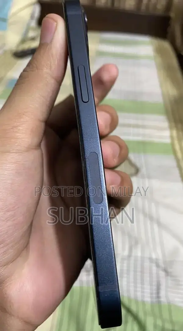 iPhone 13 Smartphone - Pristine Condition with High Battery Health