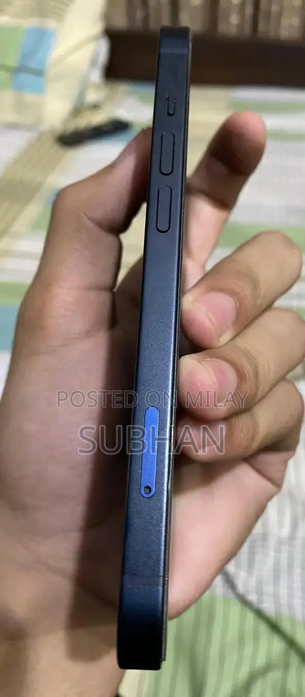 iPhone 13 Smartphone - Pristine Condition with High Battery Health