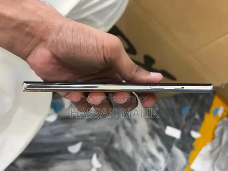 OnePlus 8 Smartphone with Dual SIM and Display Fingerprint