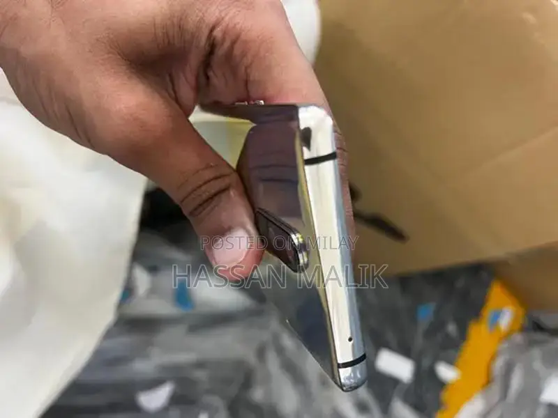 OnePlus 8 Smartphone with Dual SIM and Display Fingerprint